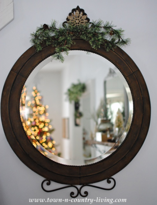 Christmas Mirror Round